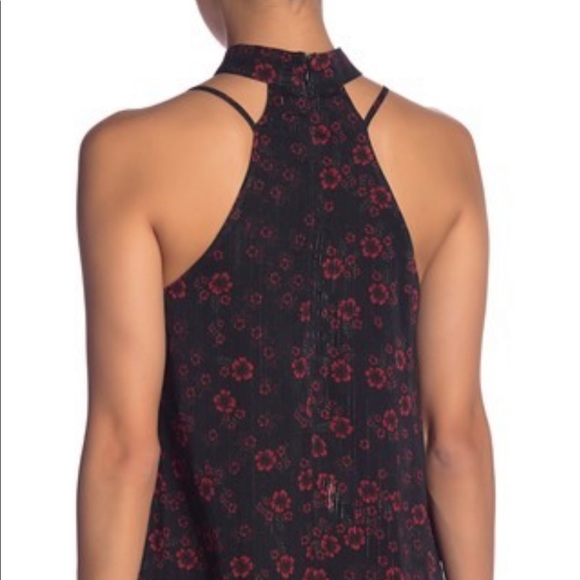 ENDLESS ROSE FLORAL CHOKER TANK TOP. - Picture 2 of 8